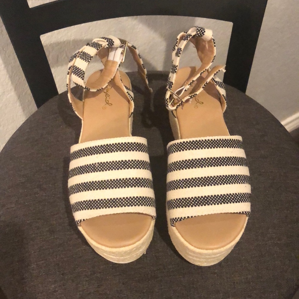 Wedge Platforms sz 6